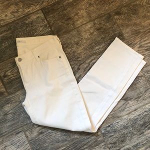 White cropped jeans
